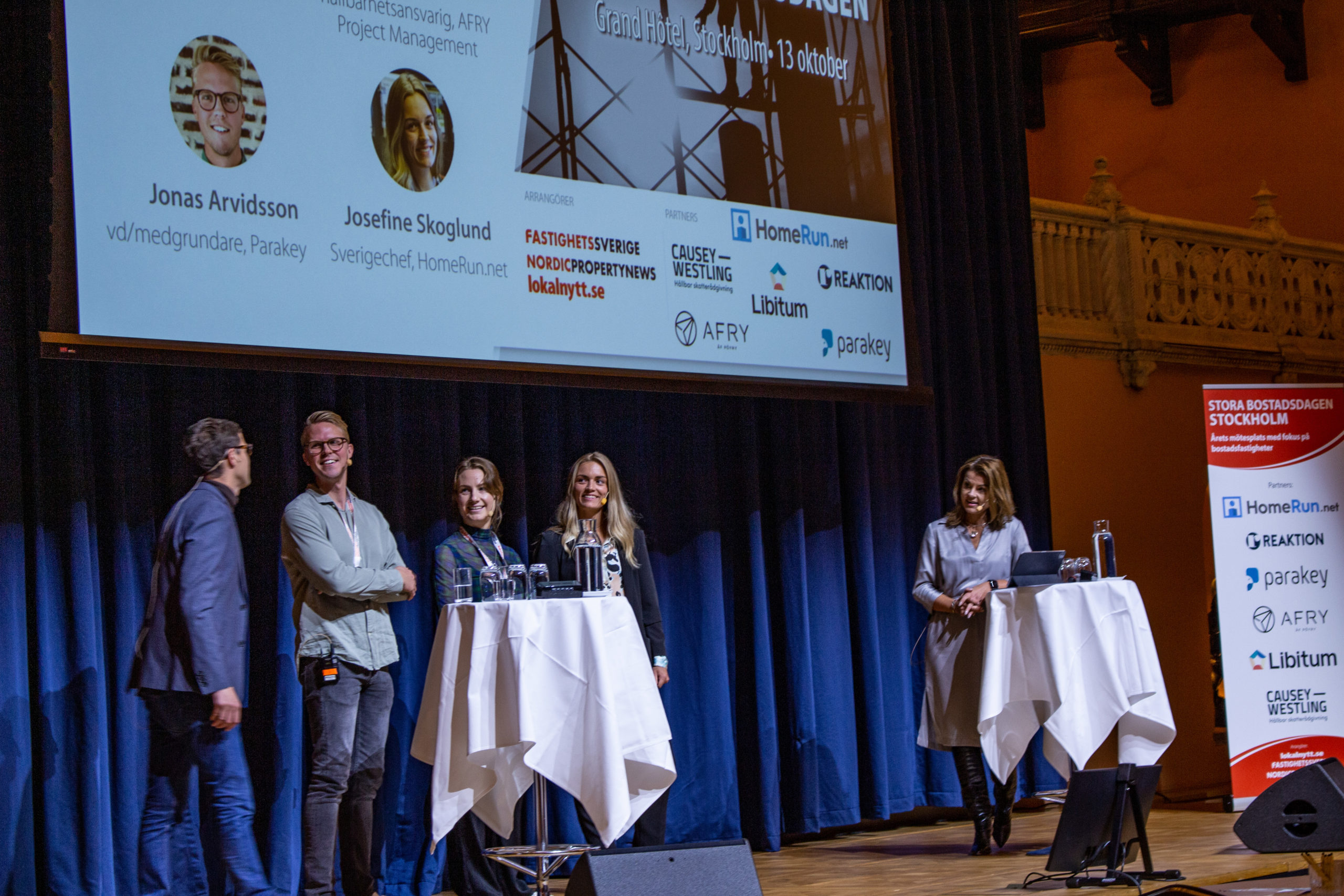 stora bostadsdagen josefine på scen