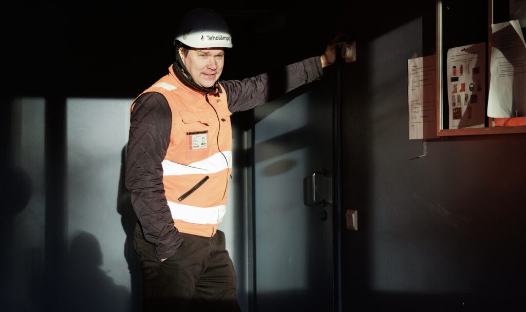 Kuvassa Teholämmön kaupallinen johtaja Juho Kovesjärvi